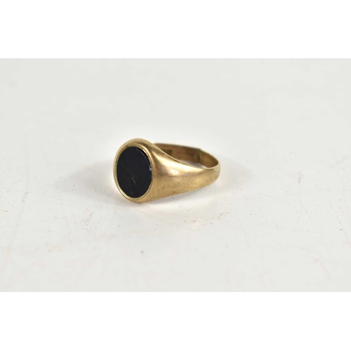 148 - A 9ct gold signet ring set with a black onyx stone, 5g, a/f.