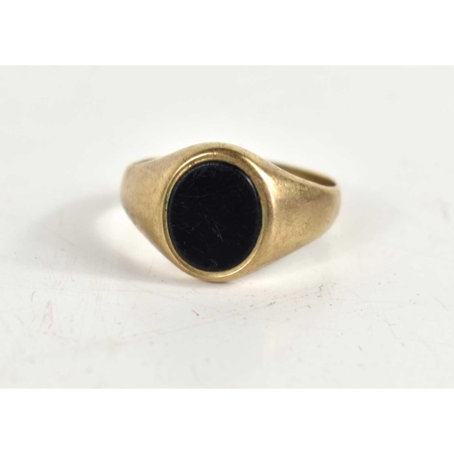 148 - A 9ct gold signet ring set with a black onyx stone, 5g, a/f.