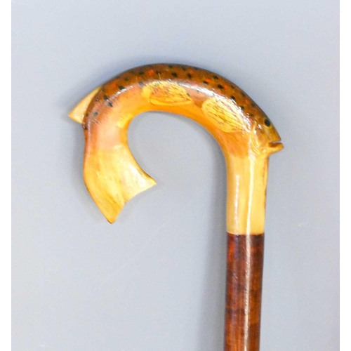 257 - A vintage horn and wooden walking cane, the horn handle carved in the form of a fish, and painted wi... 