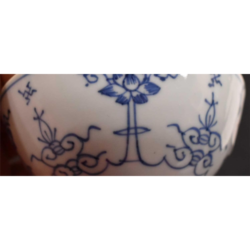 250 - An 18th century Kangxi Chinese blue and white tea bowl decorated with flowers and a butterfly, 10cm.... 