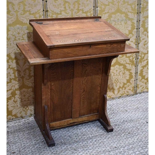 397 - A Victorian oak teachers desk / lecturers stand by The Bennet Furnishing Company limited of Glasgow ... 