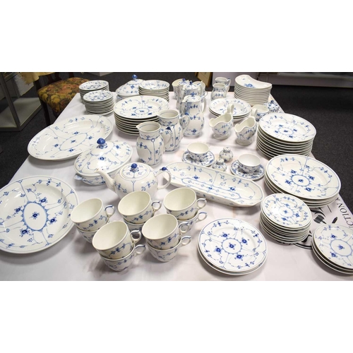 294 - A Royal Copenhagen 107 piece part dinner service in the 