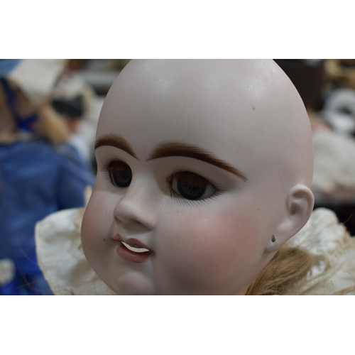 89 - An Etienne Denamur Depose bisque porcelain head bebe companion doll, no. 13, with composition body a... 