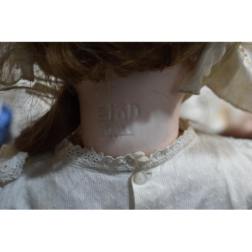 89 - An Etienne Denamur Depose bisque porcelain head bebe companion doll, no. 13, with composition body a... 