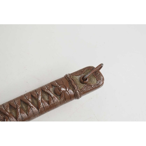 105 - A Japanese WWII NCO shin gunto sword, with brass shaped and pebbled tsuba above arsenal marks and re... 