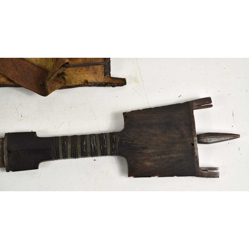 65 - A Somalian Billao dagger or short sword, with tapering blade and metal-inlaid horn handle with tripl... 