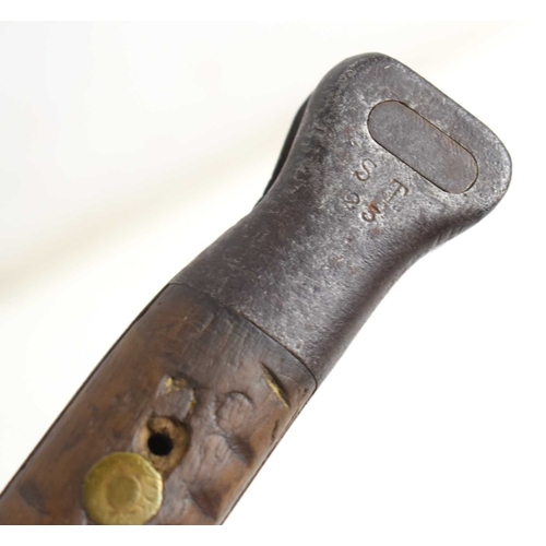 68 - A British 1888 pattern sword bayonet, the medial ribbed blade with blade spine stamped with 'crown 8... 