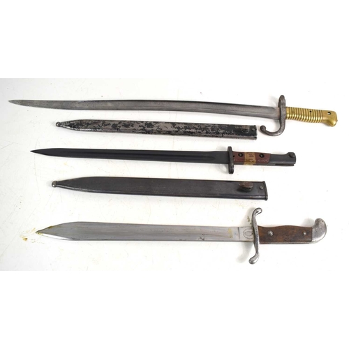 72 - A French 1866 Pattern Chassepot Bayonet with single edged fullered blade 575mm in length, maker mark... 