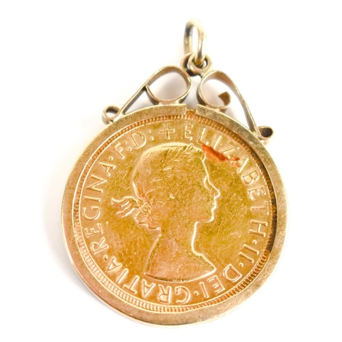 An Elizabeth II gold sovereign set in a 9ct gold pendant mount, dated ...