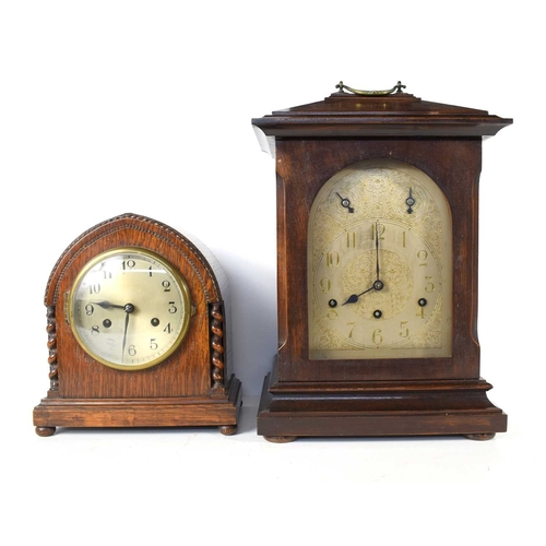 215 - An early 20th century oak cased Westminster chime bracket clock by Kienzle with pendulum and key, 42... 