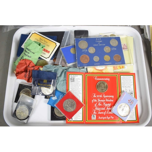 279 - A quantity of coins to include commemorative crowns, uncirculated half pennies and pennies, coinage ... 