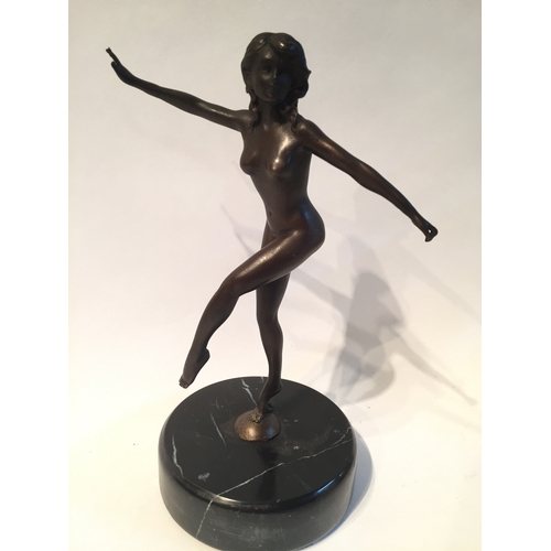 119 - A art deco style bronze dancing lady measures 20cms