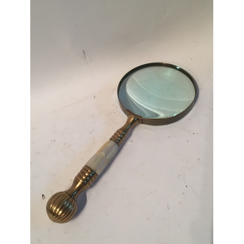 348 - Magnifying Glass With Mother Of Pearl Handle