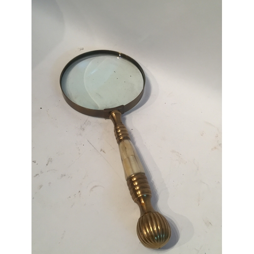 349 - Magnifying Glass With Mother Of Pearl Handle