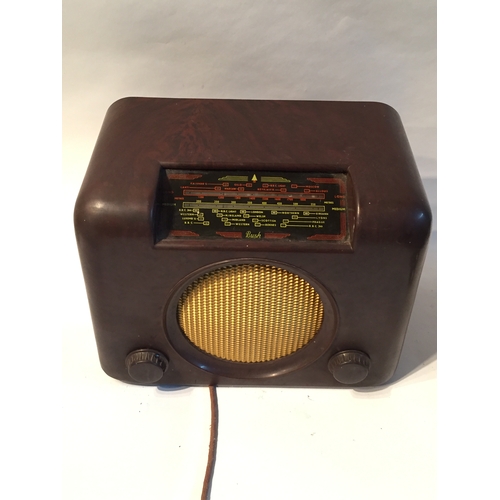 100 - Vintage Bakelite Bush Radio