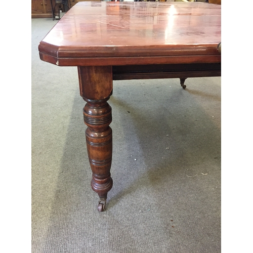 50 - Extendable Pine Table. Measures 146 x 103 x 71 cm UNEXTENDED