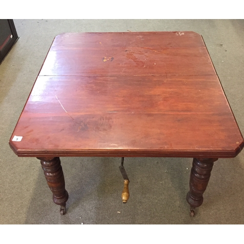 50 - Extendable Pine Table. Measures 146 x 103 x 71 cm UNEXTENDED