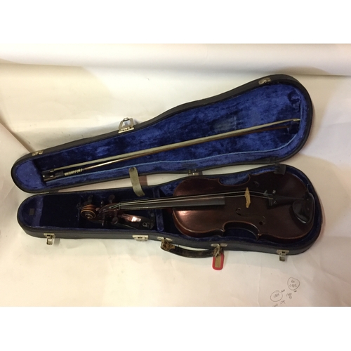 215 - Vintage Cased Violin With Bow Etc Makers Name Inside giuseppe guarnerius .