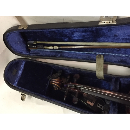 215 - Vintage Cased Violin With Bow Etc Makers Name Inside giuseppe guarnerius .