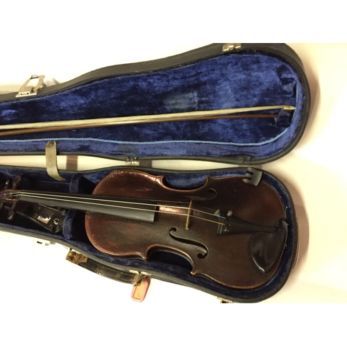 215 - Vintage Cased Violin With Bow Etc Makers Name Inside giuseppe guarnerius .