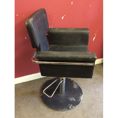 31 - Vintage Pump Up Barbers Chair