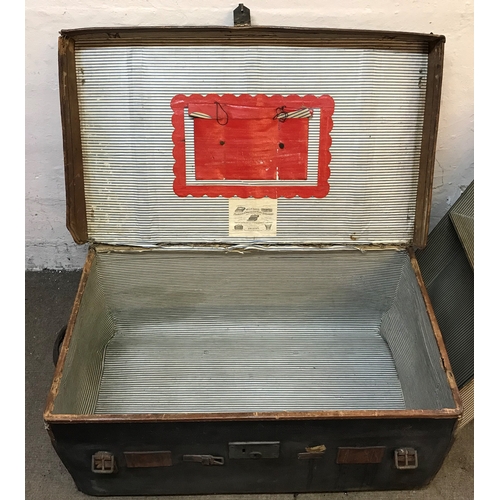 40 - Vintage Travel Trunk With Internal Shelf Measures 92.5x55x43cm