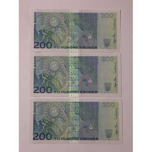 153 - 3 X Norway Sequential Norges Bank 200 Kroner Notes 2013 In Uncirculated Condition (3)