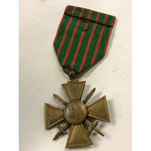 422 - Croix de guerre Military Medal With Ribbon Star