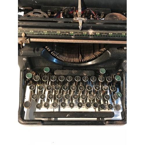 147 - Vintage Underwood Type Writer