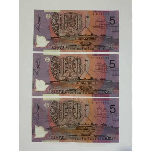 477 - Australia Reserve Bank 3 X 5 Dollar Notes 1990's In Uncirculated Condition.