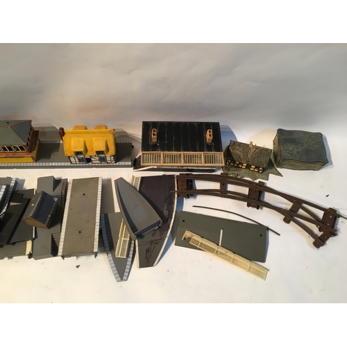 437 - Box Of Vintage Model Railway Items To Include Platform, Stations , Etc