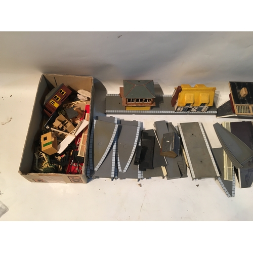 437 - Box Of Vintage Model Railway Items To Include Platform, Stations , Etc