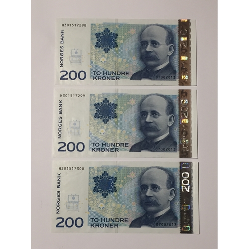 153 - 3 X Norway Sequential Norges Bank 200 Kroner Notes 2013 In Uncirculated Condition (3)