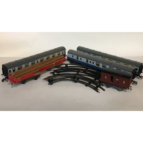 441 - Various Train Carriges and Track To Include, Passenger Carriges Etc.