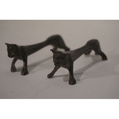 418 - Pair Of Lead Pewter Knife Rests In The Form Of Cats