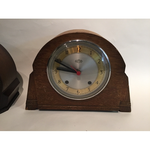 298 - Two vintage mantle clocks