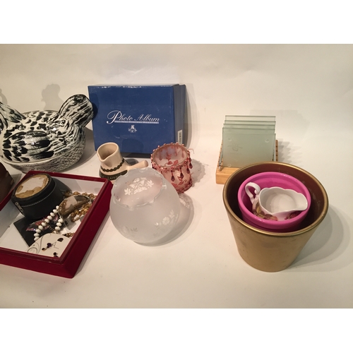 318 - Various items to include teapot , custom jewellery etc