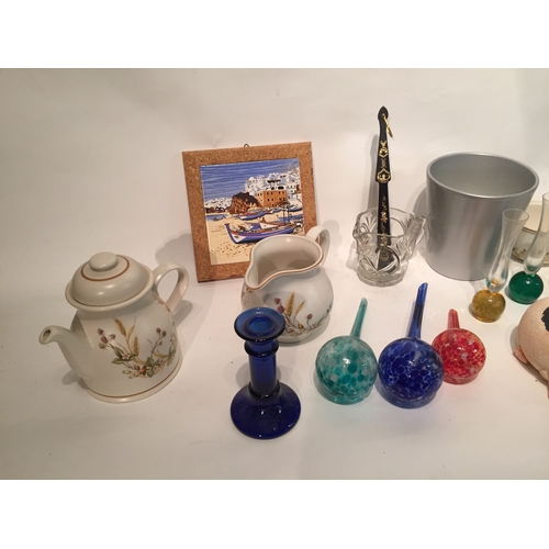 319 - Various items to glassware , pig money box etc