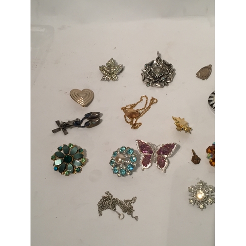 147 - Collection of broches , necklaces and pendants etc