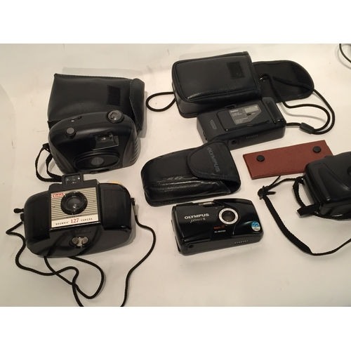 345 - Various vintage cameras Light Meter Etc