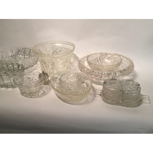 357 - Various glassware to include jelly moulds , bowls etc