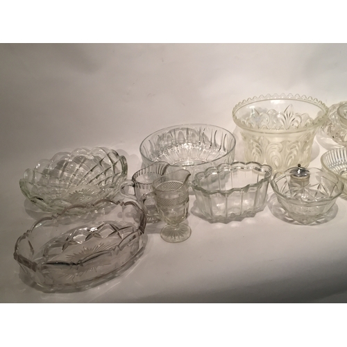 357 - Various glassware to include jelly moulds , bowls etc