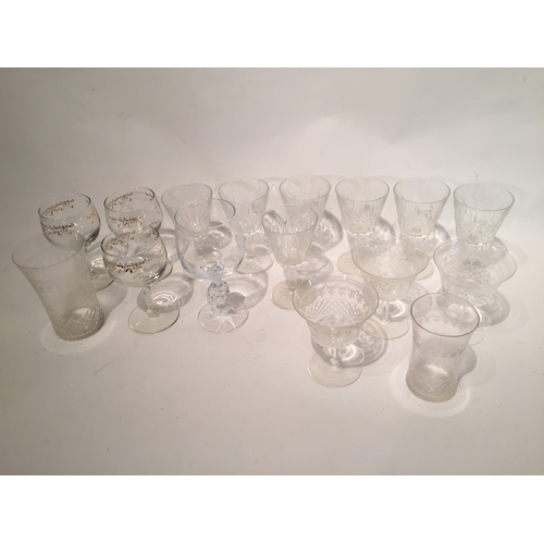 358 - Various vintage glassware