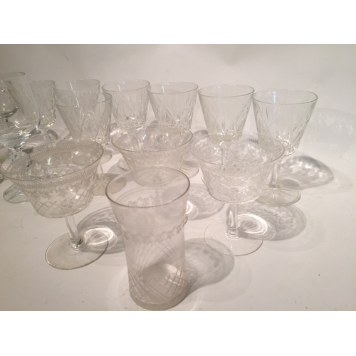 358 - Various vintage glassware