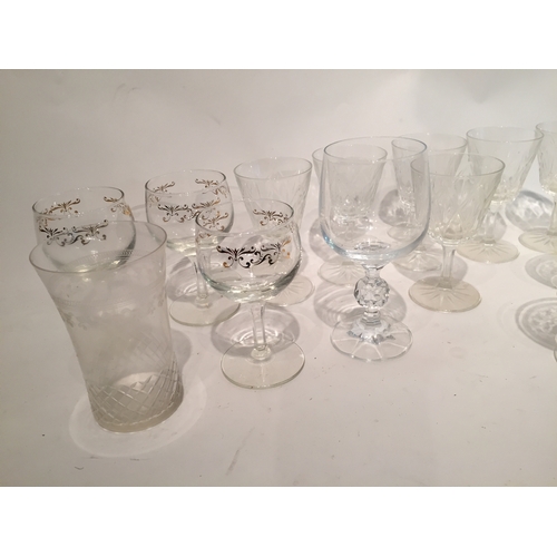 358 - Various vintage glassware