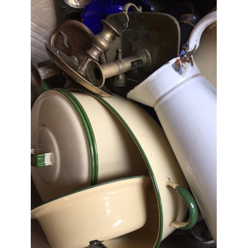 458 - Box of various enamelware etc