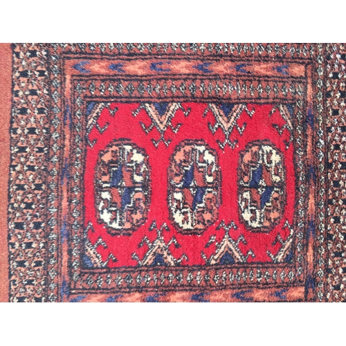 83 - 3 x rugs / Runner