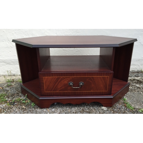 60 - Tv stand unit