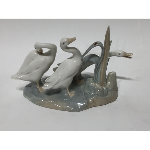 164 - Lladro Figure 3 Geese 15cm