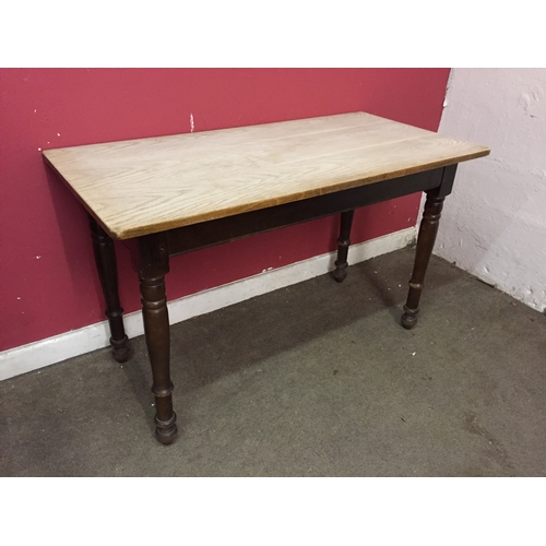 30 - Farmhouse table 61cm x 122cm x 73cm